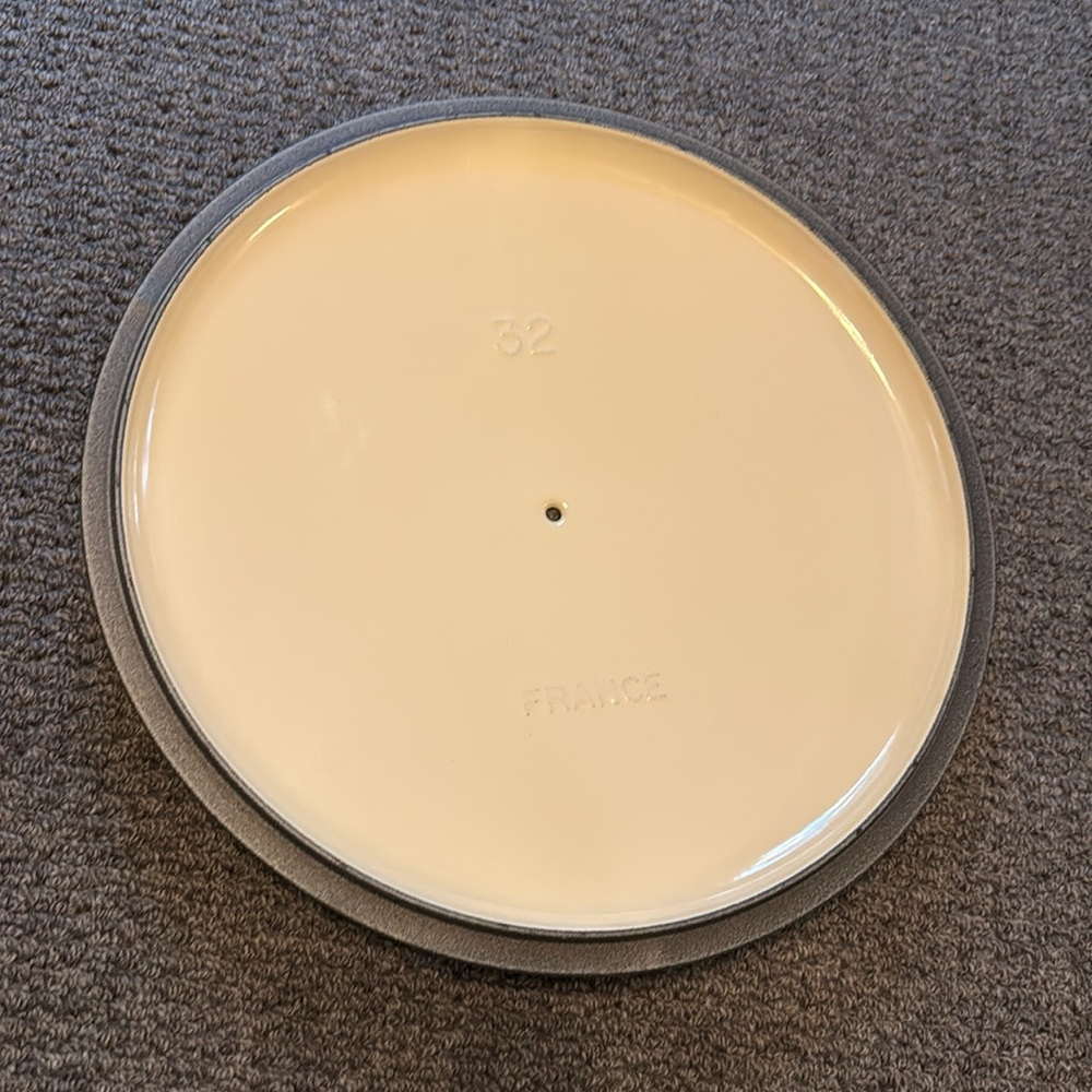 Le Creuset Lid only no knob olive green 12 1/4” approximately inside soup pot 32 - Picture 3 of 5